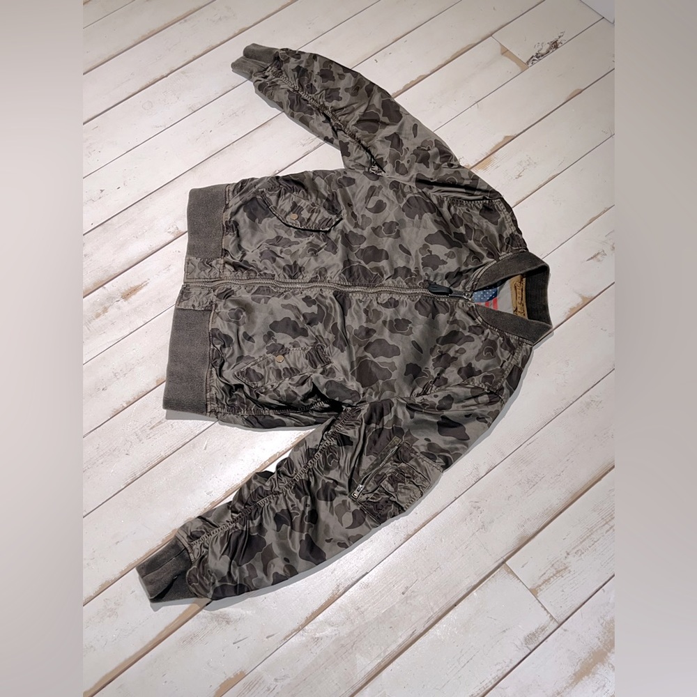 Alpha industries “chit blood frog camo” reversible bomber XL